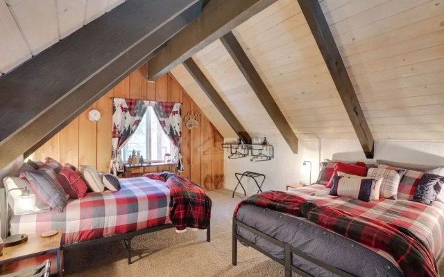 Cabin w/ Deck, Fire Pit & Big Bear Lake Access!