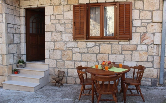 Holiday house Tončica - quiet place: Dol (Brac), Island Brac