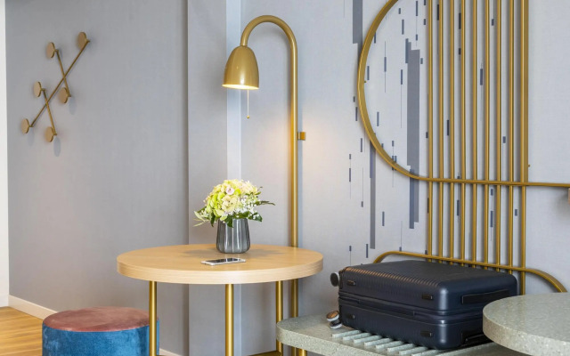 Capri by Fraser Leipzig