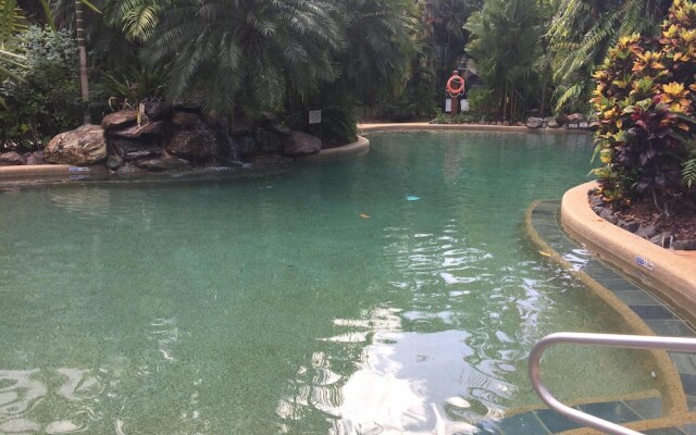 Cairns Golf Course Apartment