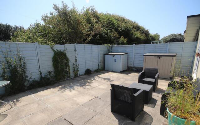 17H Medmerry Park 2 Bedroom Chalet