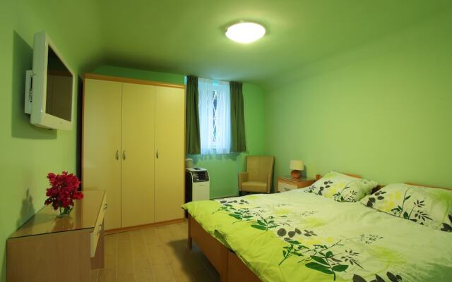 Pile Excellent Location Apartments