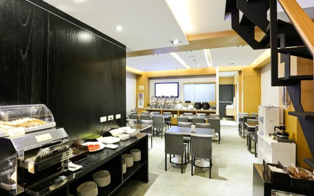 Newful Hotel