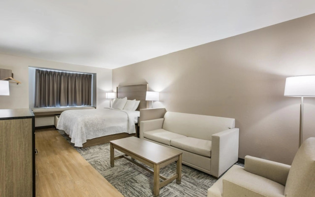 Red Roof Inn PLUS+ & Suites Savannah - I-95