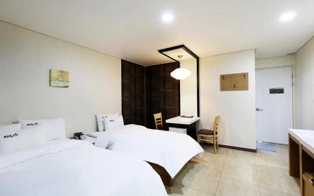 White Tourist Hotel