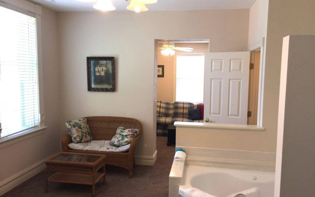Hermann Crown Suites