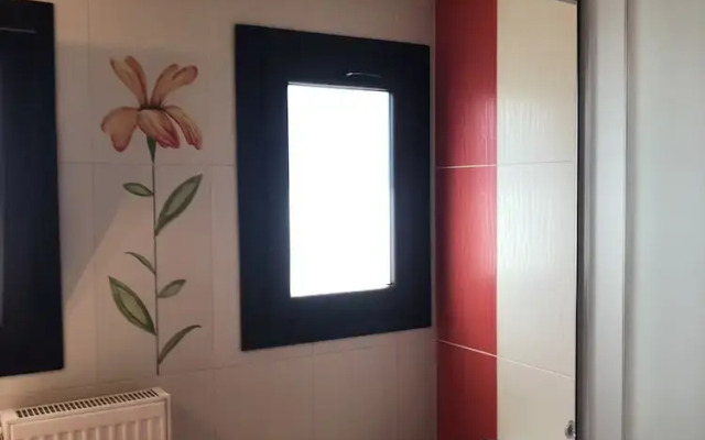 Charming 2-bed House in Kallithea