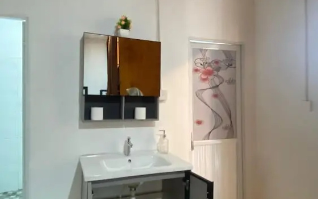 Fi Hostel Kuta – Guest Rooms – Kuta