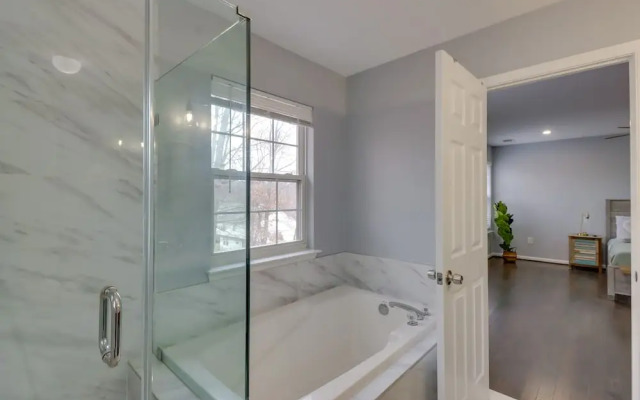 8 Mi to National Mall: Quiet Cheverly Apt