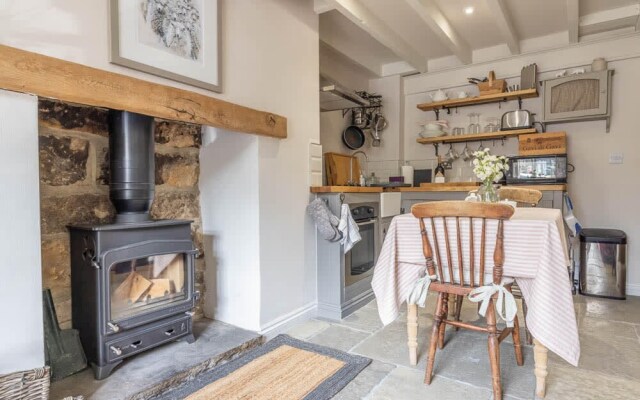 Host Stay The Nest Castleton