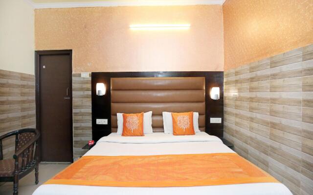 OYO 12155 Hotel Awdesh Inn