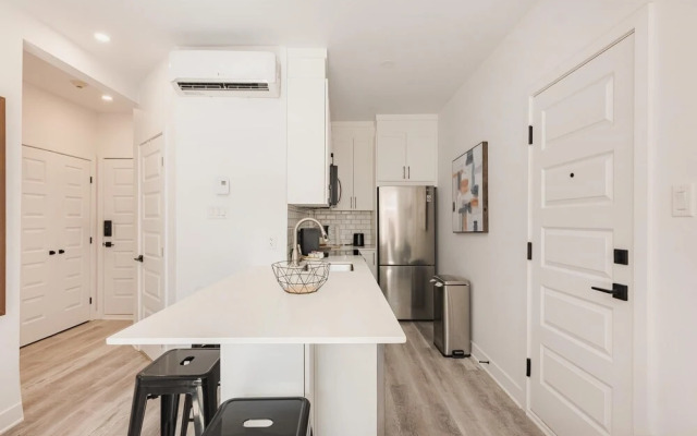 M11 Gorgeous Modern 2BR Sofabed Heart of Plateau