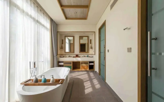 Luxe 5BR Villa: Beachfront Breakfast Pool