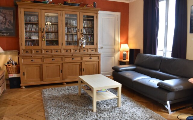 2 Bedroom Family Apartment in Saint-Mandé