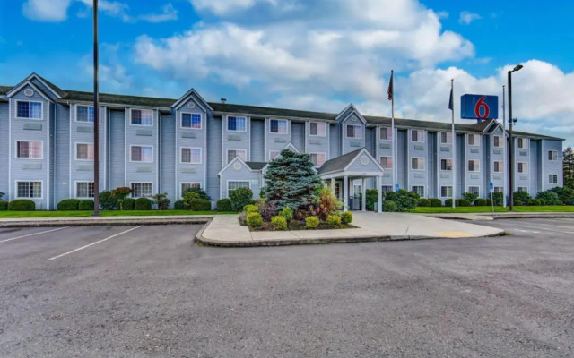 Microtel Sutherlin