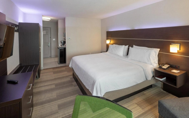 Holiday Inn Express & Suites Chicago West - St Charles