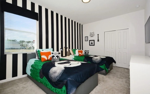 Stunning Vacation Home So3890