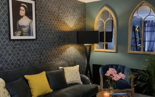 Stylish Scottish House With Garden and Parking