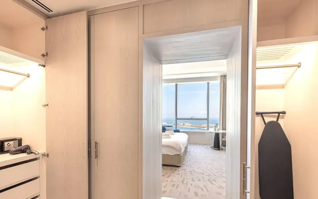 Luxurious St Regis 1 Bed Palm View