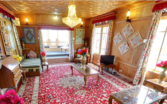 Peacock Houseboats
