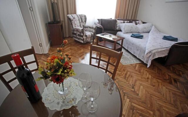 City Center Belgrade Queen Apartment Skadarlija