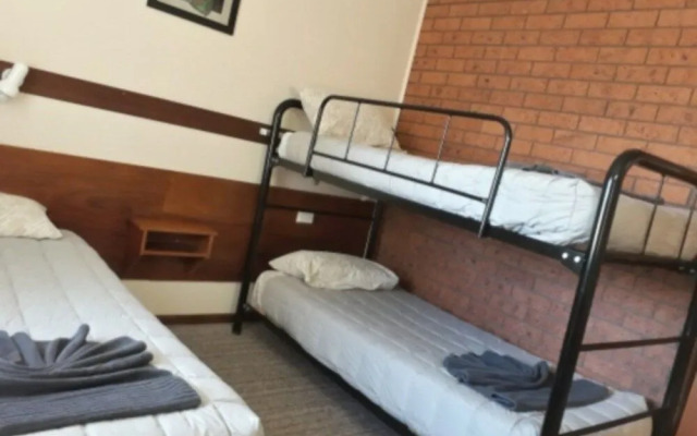Castlereagh Motor Inn