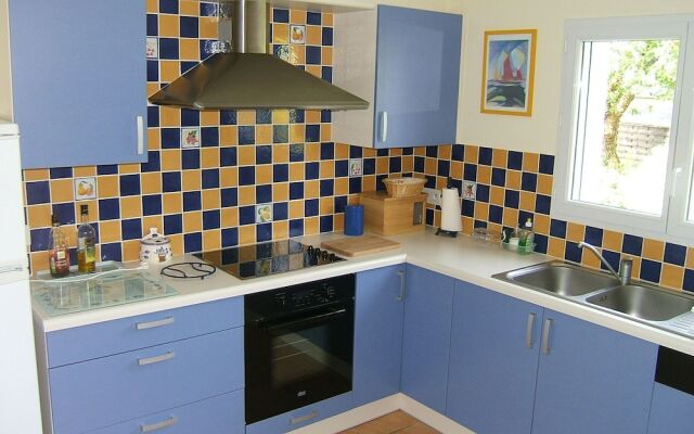 Classic Holiday Home in Riec-sur-bélon With Private Garden