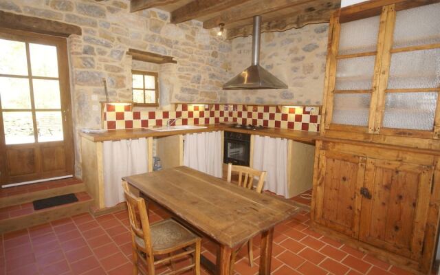 Spacious Holiday Home in Alvignac with Swimming Pool