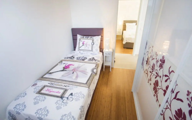 Lovely 4 Star 3-bed Apartment in Podstrana