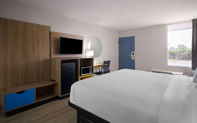 Days Inn by Wyndham Montgomery I-85