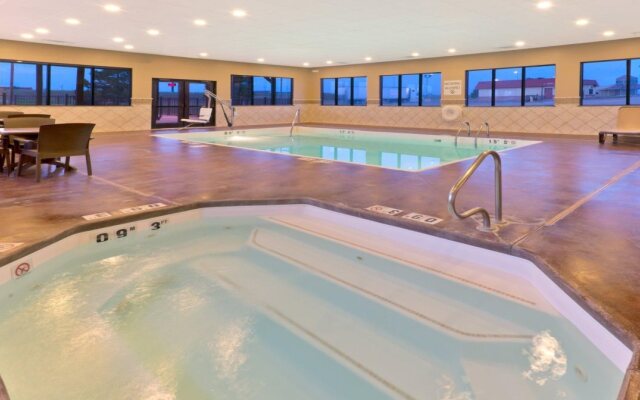 Holiday Inn Express Hotel & Suites Colby