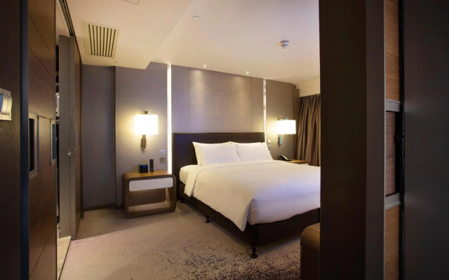 Royal Plaza Hotel