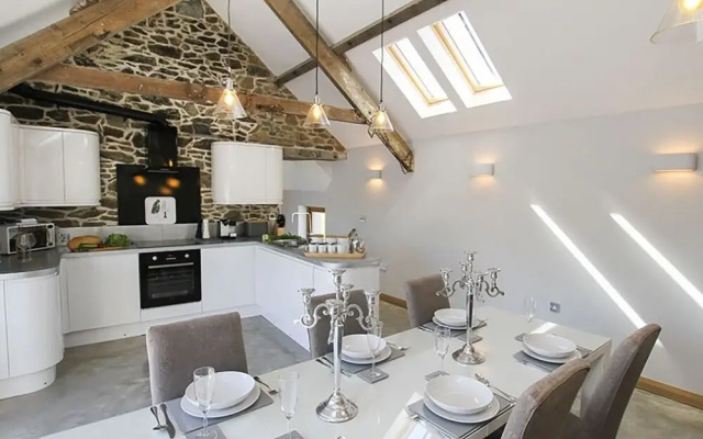 Rhyd Angharad Barns