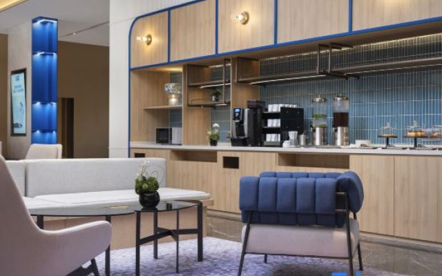 Holiday Inn Express Shenzhen Baolong Metro Station By IHG