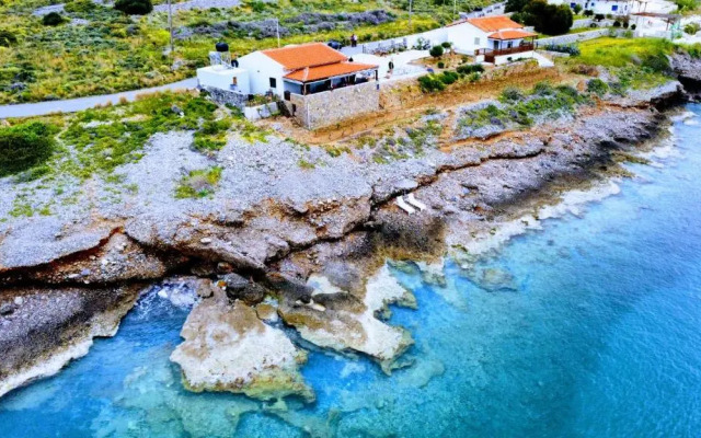Tholos Alexandra's Beachfront House