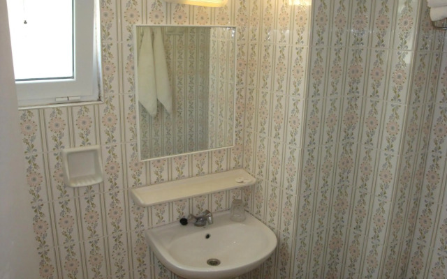 Karis Hotel