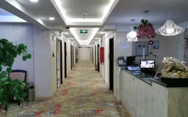 Holiday Inn Burqin Jinpin (Four Seasons Food Street)