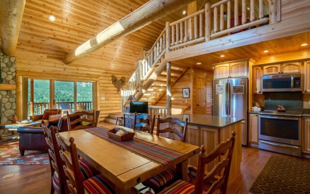 Armstrong Luxury Log Vacation  At Windcliff 4 Bedroom Home by RedAwning