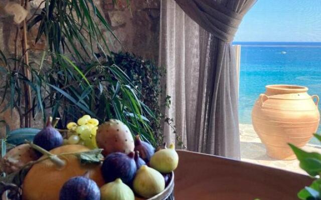 Stone Luxury Suites - Adults Only