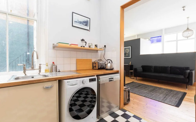 Stylish 2 Bedroom Converted Victorian Storefront