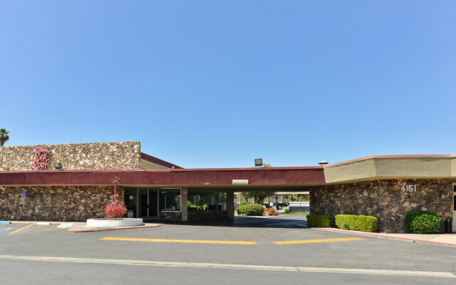 Rodeway Inn & Suites
