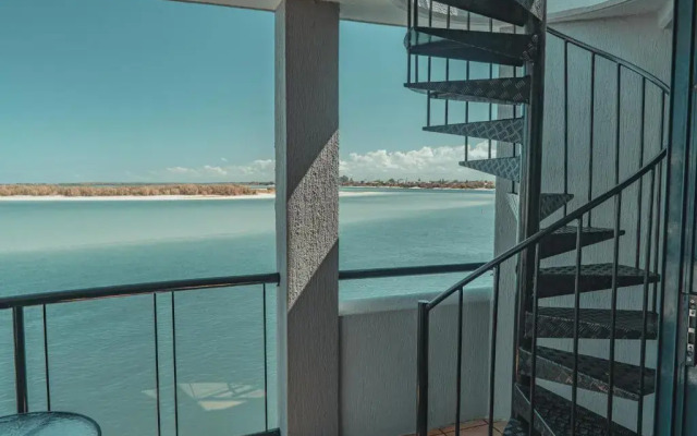 La Promenade Apartments