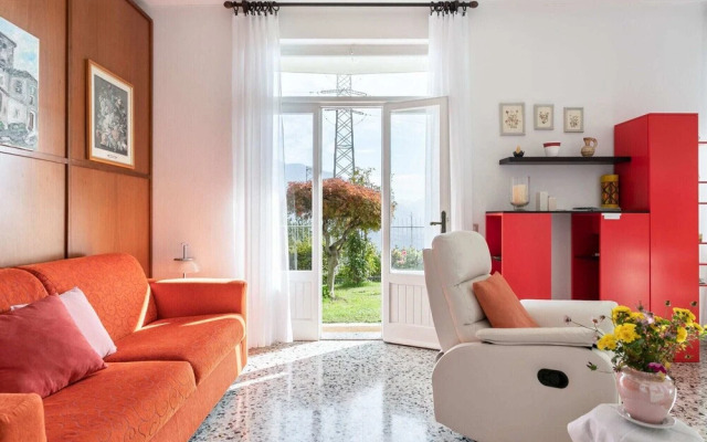 Delightful Villa With Garden