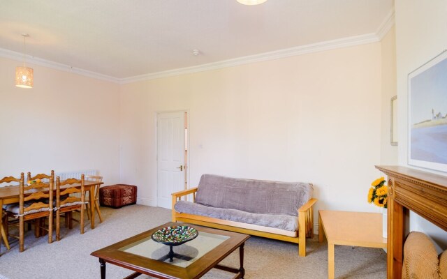 Spacious 4 Bedroom Home on Gloucester Road