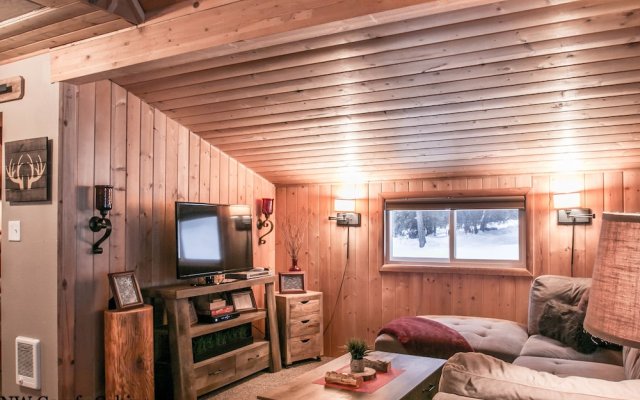 Camp David Apartment 1 NW Comfy Cabins