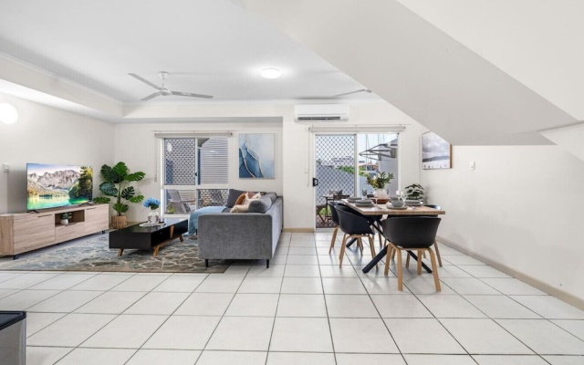 Zen Dockside Point Marina View - Patio - Parking – Guest Rooms – Darwin