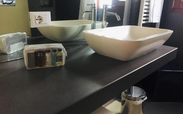 Venice Homes & Holidays Art District