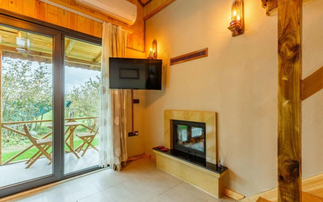 Cozy House Surrounded by Nature in Agva