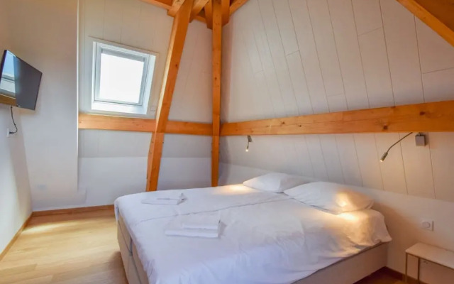 Hilltop Cottage With Pool