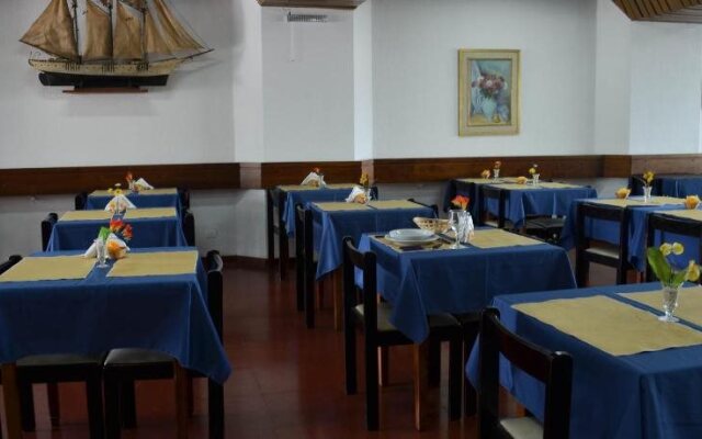 El Velero Hotel